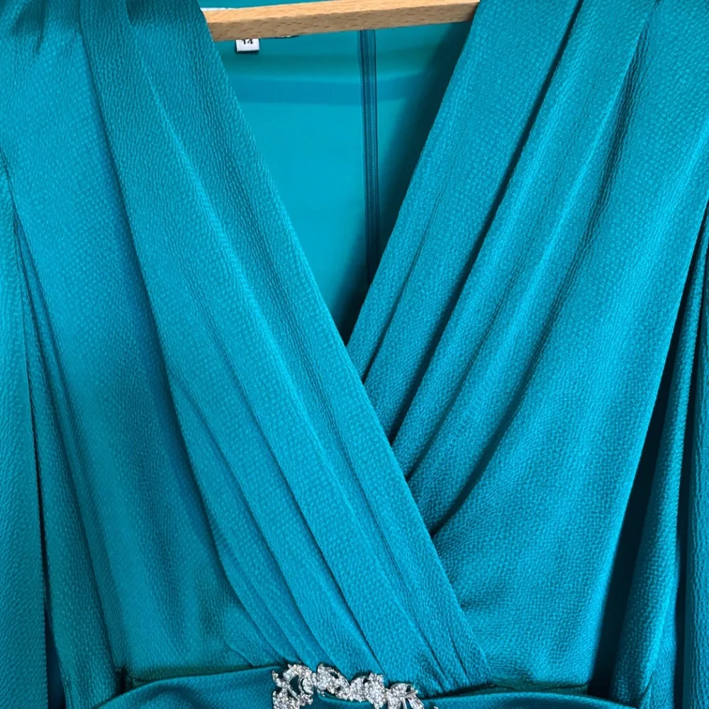 Luxury gown - Picture 5 of 15